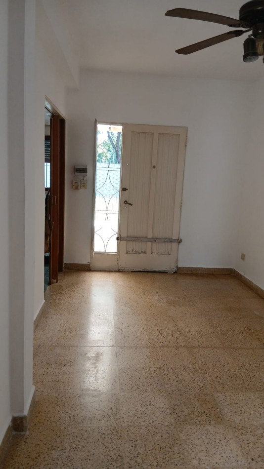 Casa 4 Ambientes C/Cochera y Fondo En Moron Sur Apto Credito
