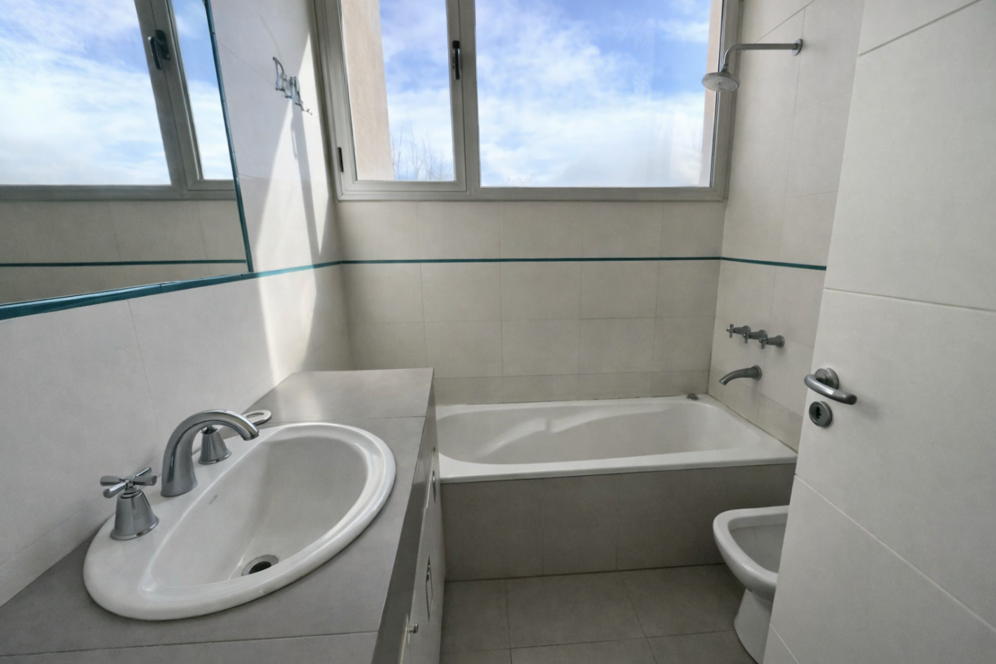 Casa 5 Ambientes C/Piscina en Altos Del Sol Ituzaingo