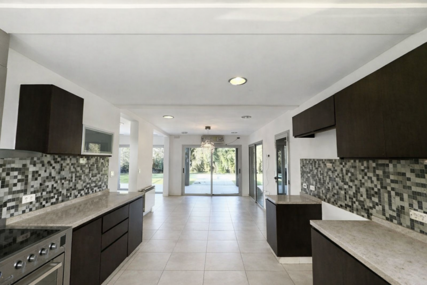 Casa 5 Ambientes C/Piscina en Altos Del Sol Ituzaingo
