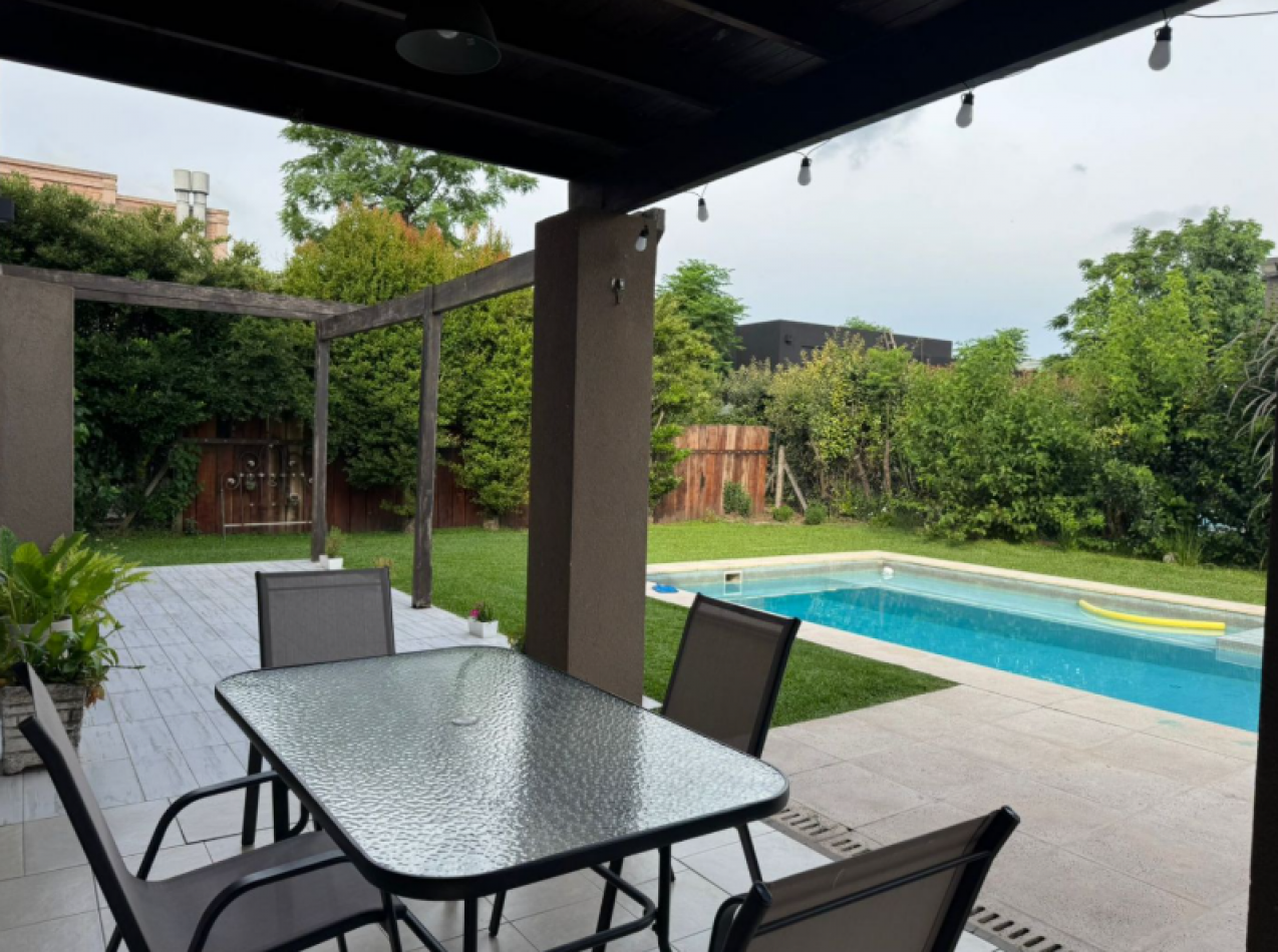 Casa 5 Ambientes C/Piscina en Altos Del Sol Ituzaingo