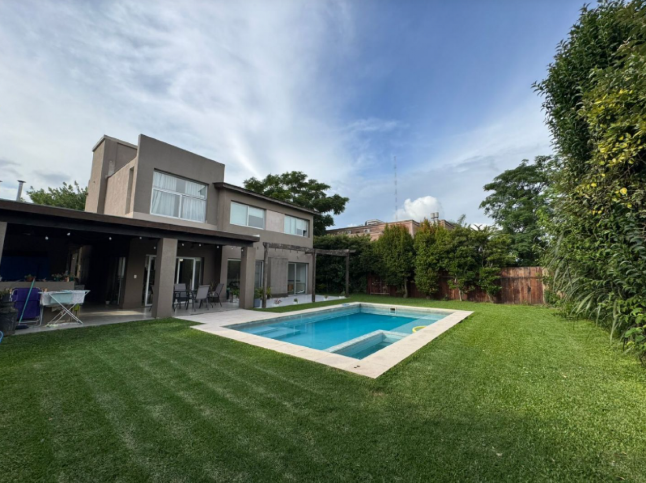 Casa 5 Ambientes C/Piscina en Altos Del Sol Ituzaingo