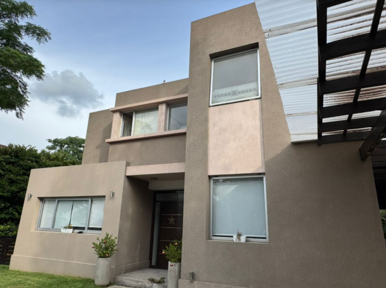 Casa 5 Ambientes C/Piscina en Altos Del Sol Ituzaingo