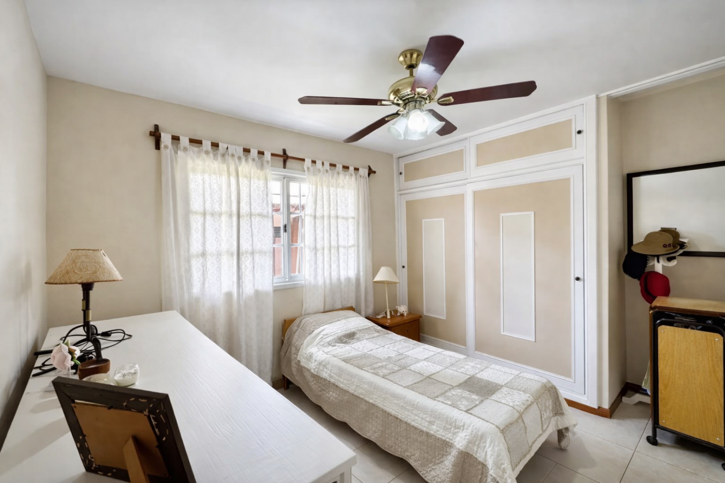 Chalet 5 Amb C/Cochera Y Fondo Libre En Ituzaingo Norte Apto Credito