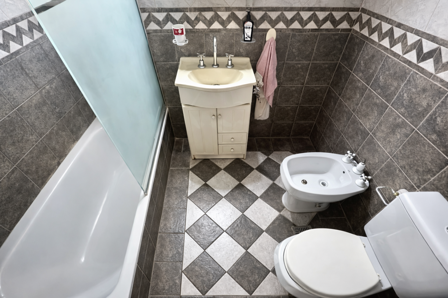 Chalet 5 Amb C/Cochera Y Fondo Libre En Ituzaingo Norte Apto Credito