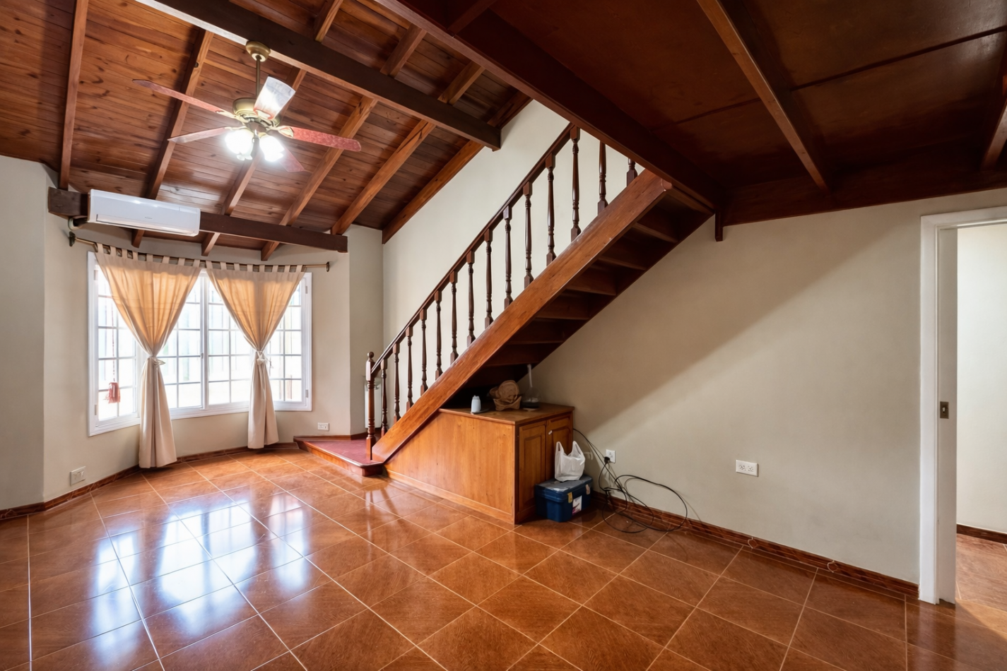 Chalet 5 Amb C/Cochera Y Fondo Libre En Ituzaingo Norte Apto Credito