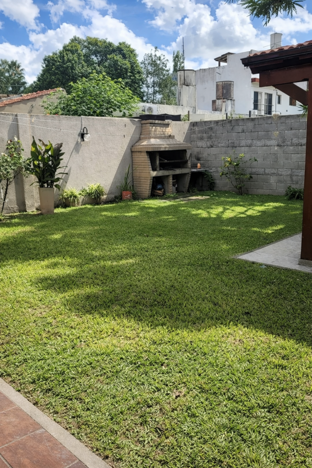 Chalet 5 Amb C/Cochera Y Fondo Libre En Ituzaingo Norte Apto Credito