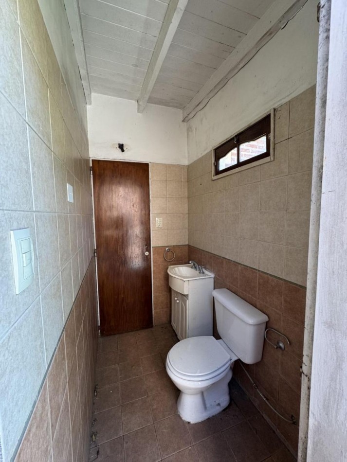 Chalet 5 Ambientes con Fondo y Piscina en Castelar Norte