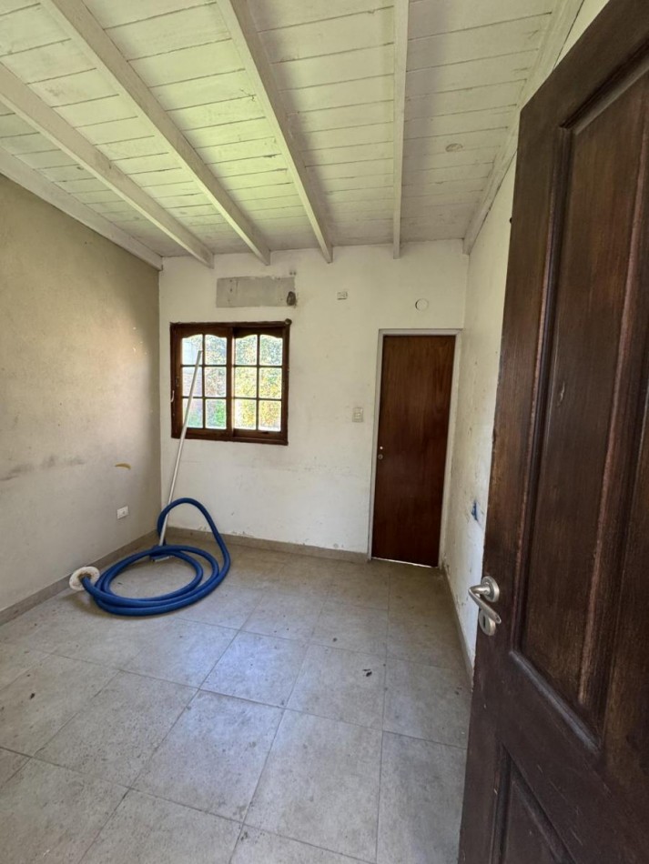 Chalet 5 Ambientes con Fondo y Piscina en Castelar Norte