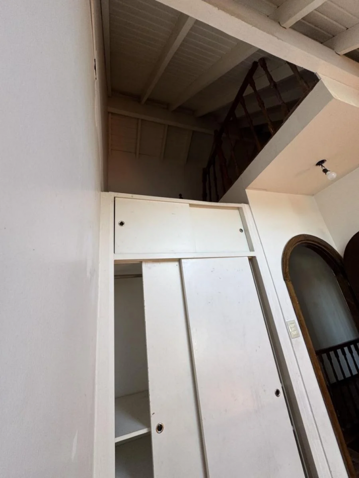 Chalet 5 Ambientes con Fondo y Piscina en Castelar Norte