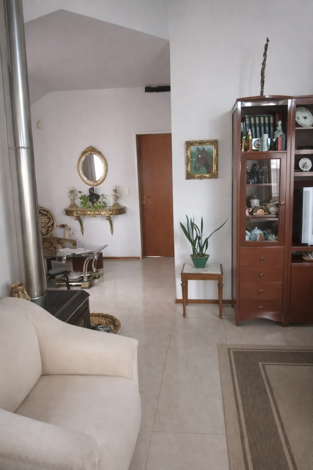 Hermoso Chalet 9 Ambientes en Ituzaingo Norte