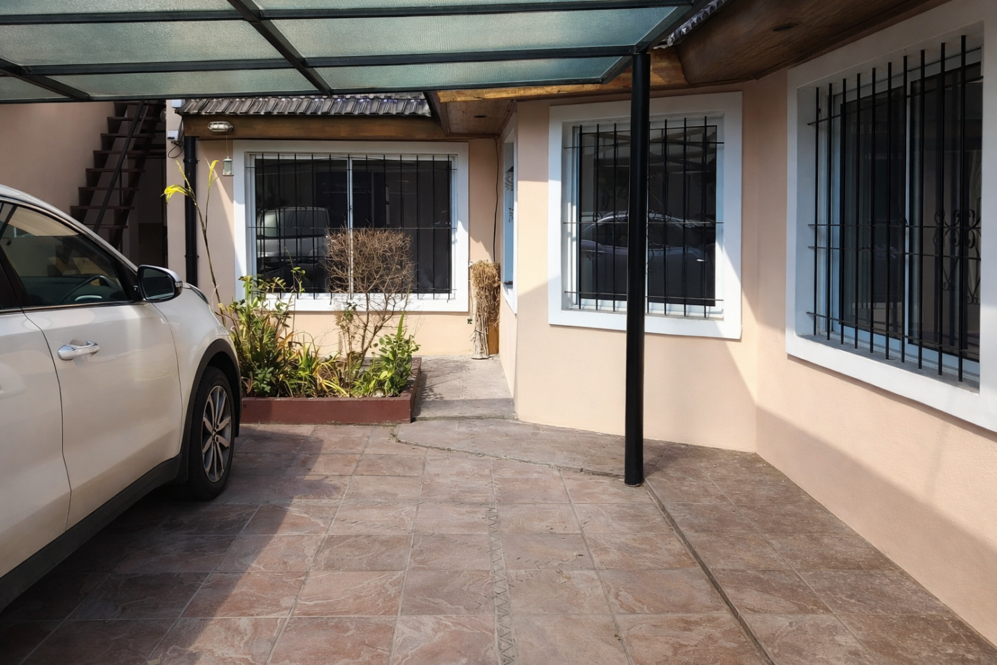 Hermoso Chalet 9 Ambientes en Ituzaingo Norte