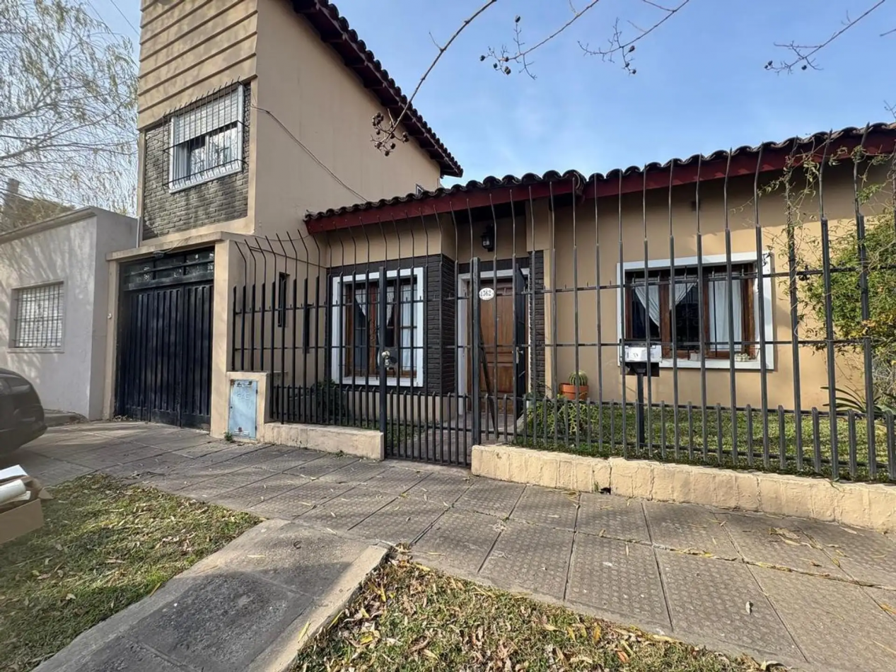 Chalet 4 Ambientes en Castelar Sur