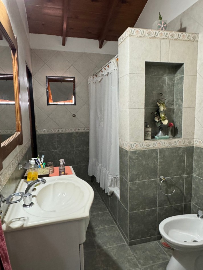 Chalet 5 Ambientes Con Parque en Castelar Norte