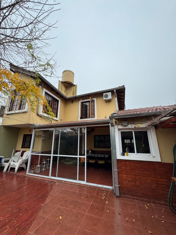 Chalet 5 Ambientes Con Parque en Castelar Norte