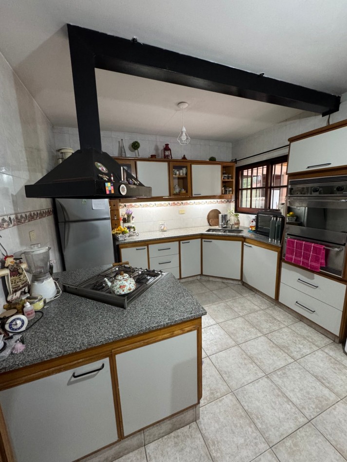 Chalet 5 Ambientes Con Parque en Castelar Norte