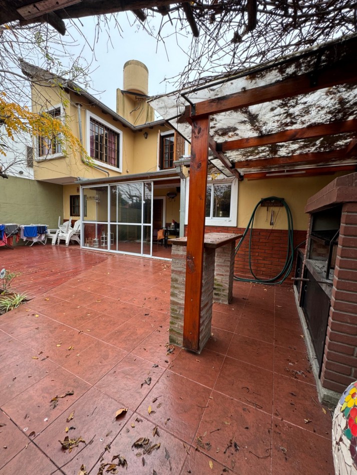 Chalet 5 Ambientes Con Parque en Castelar Norte