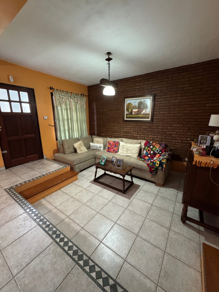 Chalet 5 Ambientes Con Parque en Castelar Norte