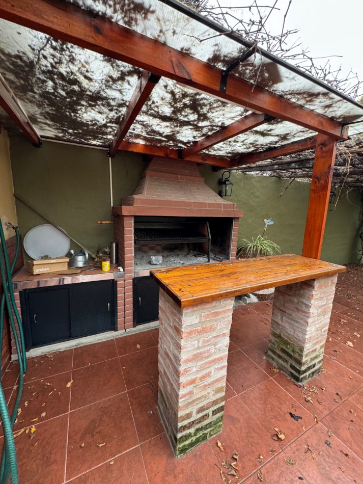 Chalet 5 Ambientes Con Parque en Castelar Norte