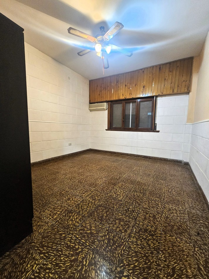 Casa 4 Ambientes C/Cochera y Fondo En Moron Sur Apto Credito