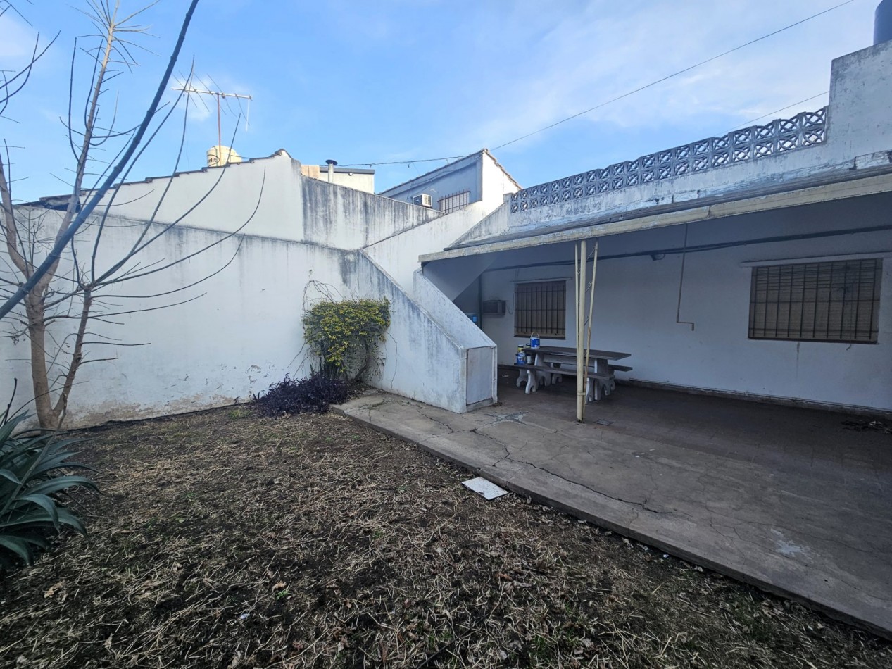 Casa 4 Ambientes C/Cochera y Fondo En Moron Sur Apto Credito