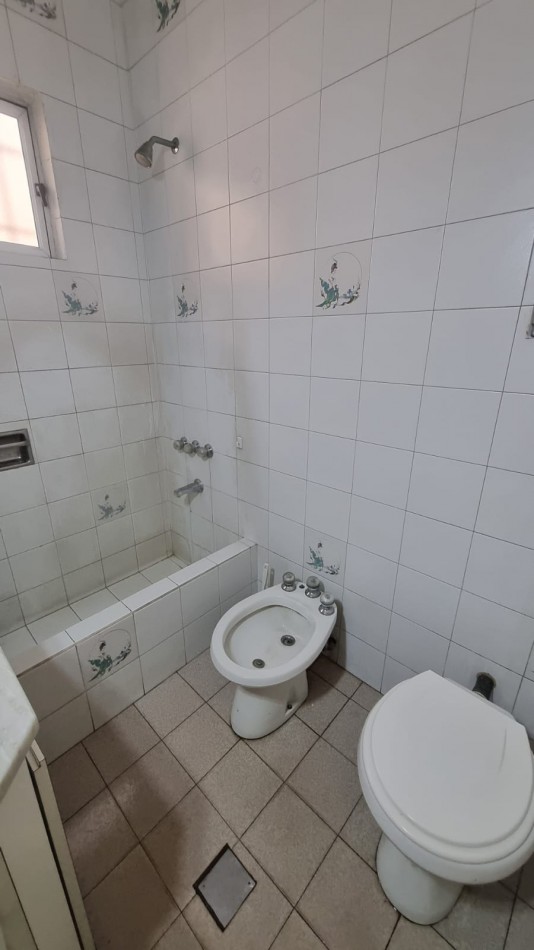 Alquiler Casa 3 Amb C/Patio En Castelar Norte