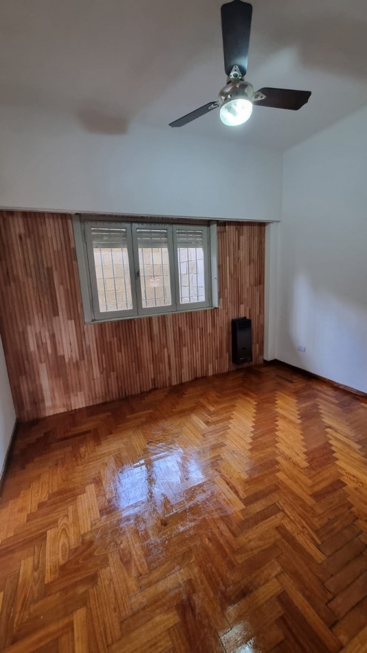 Alquiler Casa 3 Amb C/Patio En Castelar Norte