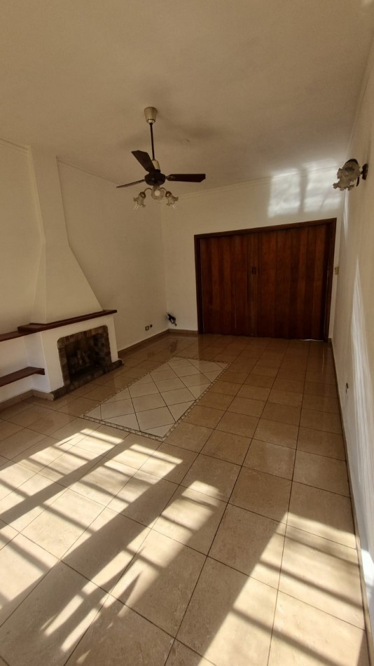 Alquiler Casa 3 Amb C/Patio En Castelar Norte