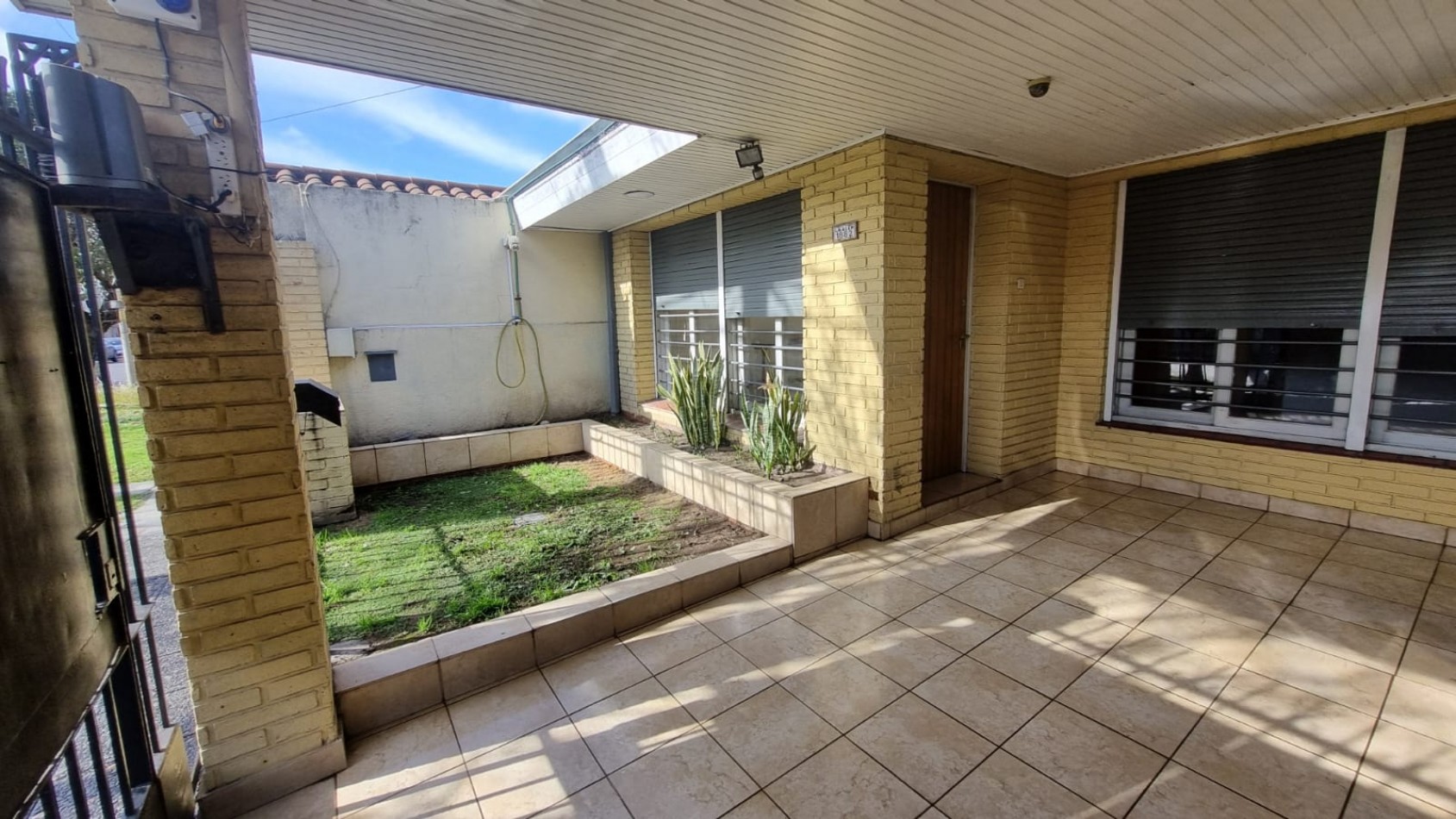 Alquiler Casa 3 Amb C/Patio En Castelar Norte