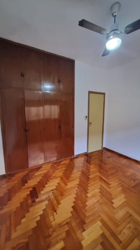 Alquiler Casa 3 Amb C/Patio En Castelar Norte