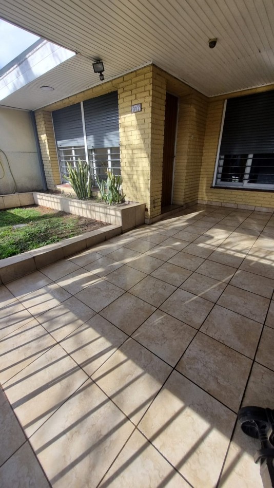 Alquiler Casa 3 Amb C/Patio En Castelar Norte