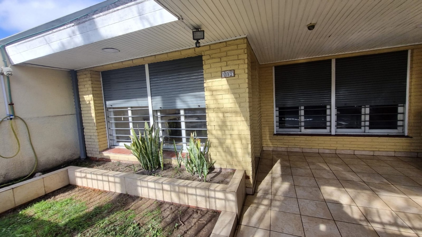 Alquiler Casa 3 Amb C/Patio En Castelar Norte
