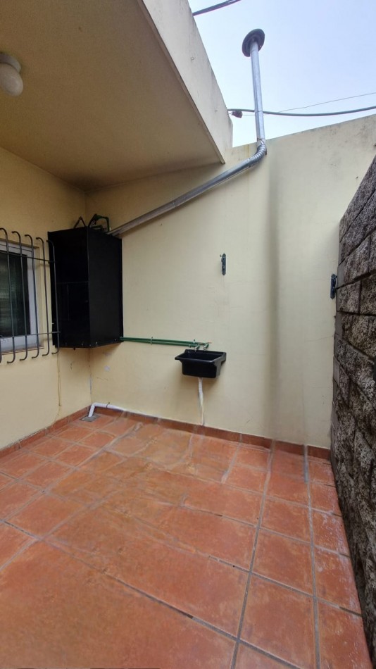 Alquiler Casa 3 Amb C/Patio En Castelar Norte