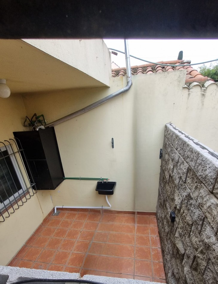 Alquiler Casa 3 Amb C/Patio En Castelar Norte