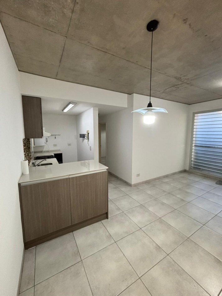 Alquiler Departamento De Categoria 2 Ambientes En Castelar Norte