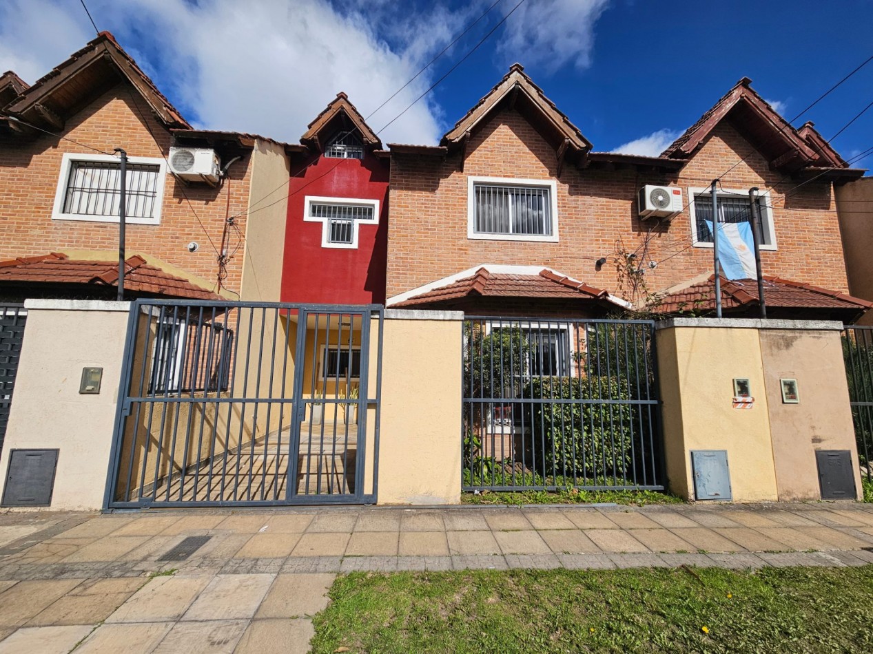 Triplex 4 Amb con Parque y Cochera en Ituzaingo Apto Credito Hipotecario