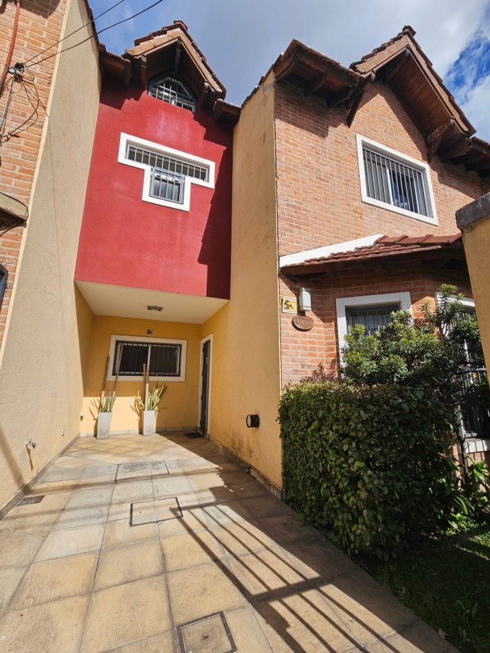 Triplex 4 Amb con Parque y Cochera en Ituzaingo Apto Credito Hipotecario