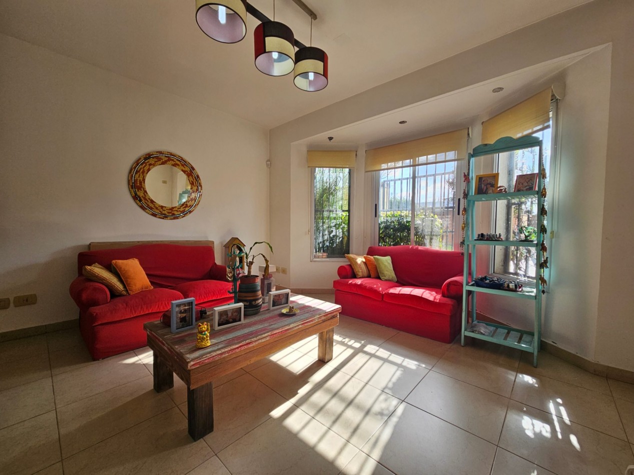 Triplex 4 Amb con Parque y Cochera en Ituzaingo Apto Credito Hipotecario