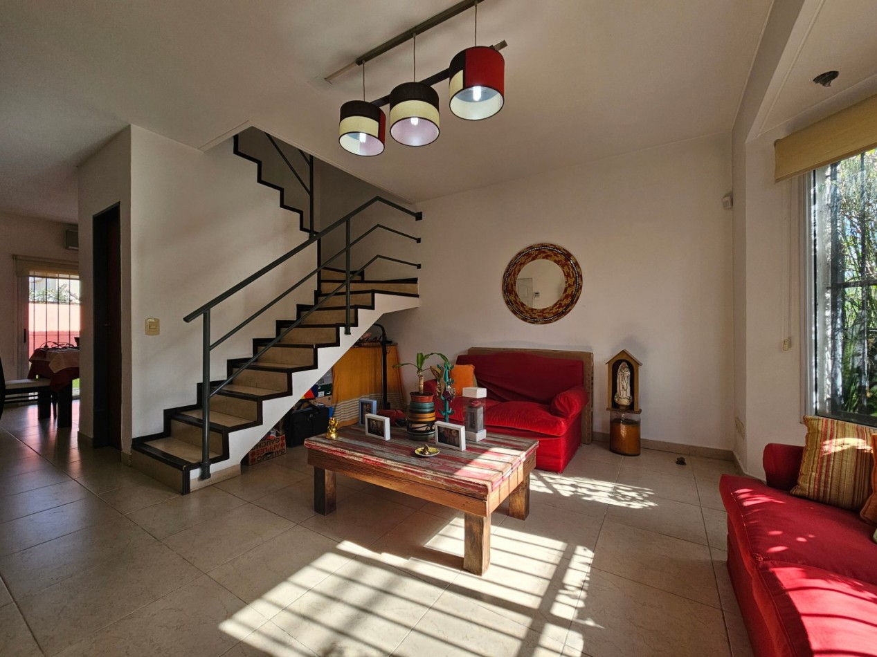 Triplex 4 Amb con Parque y Cochera en Ituzaingo Apto Credito Hipotecario
