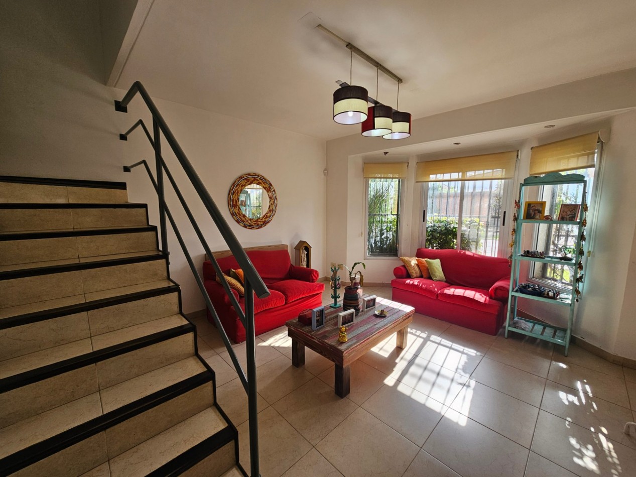 Triplex 4 Amb con Parque y Cochera en Ituzaingo Apto Credito Hipotecario