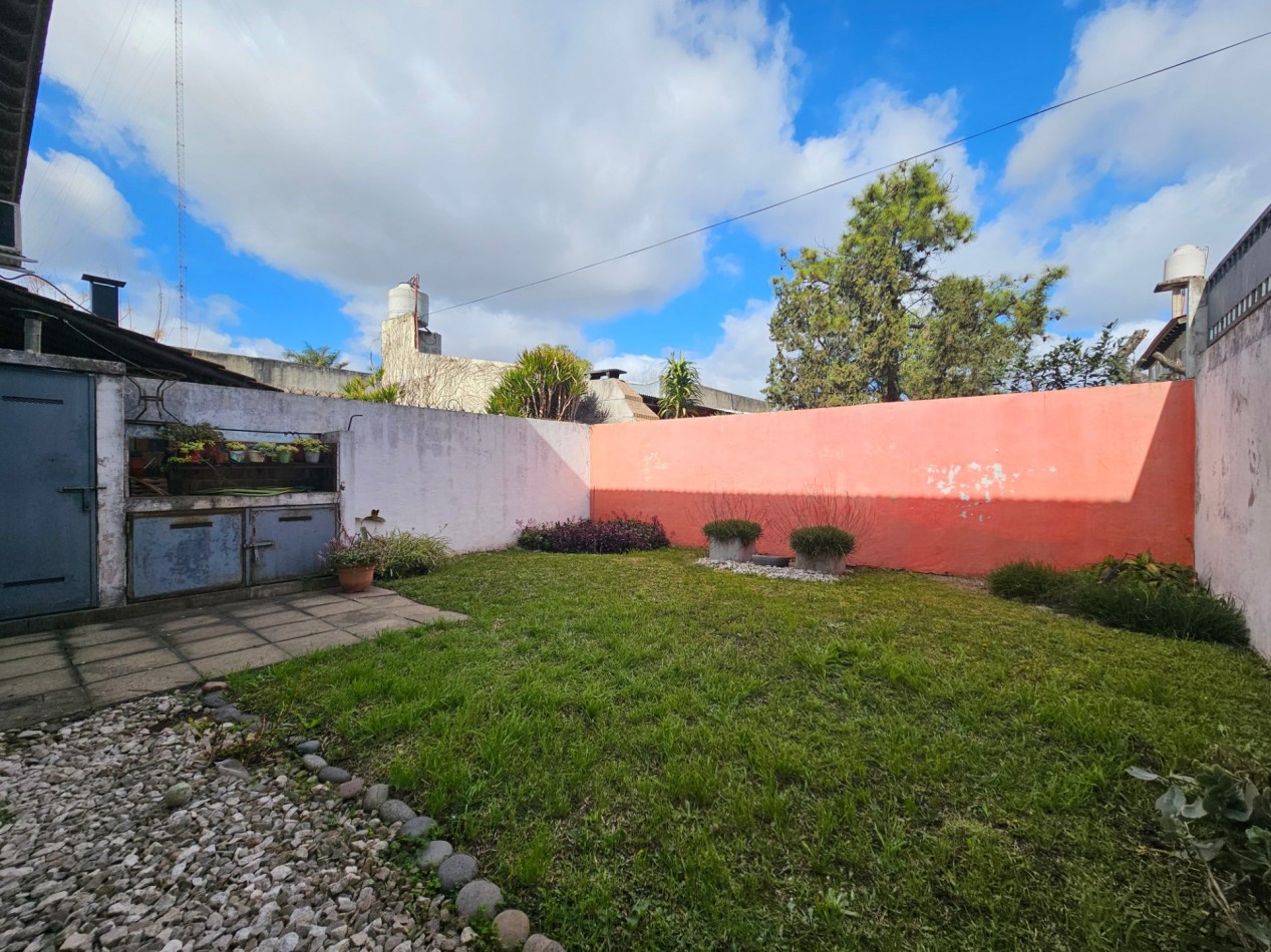 Triplex 4 Amb con Parque y Cochera en Ituzaingo Apto Credito Hipotecario