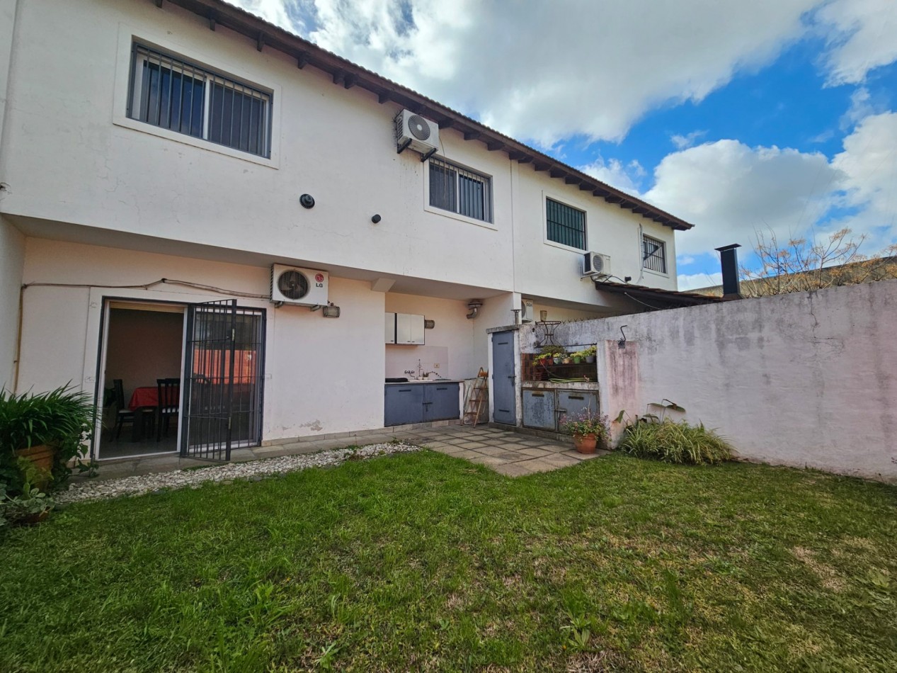 Triplex 4 Amb con Parque y Cochera en Ituzaingo Apto Credito Hipotecario