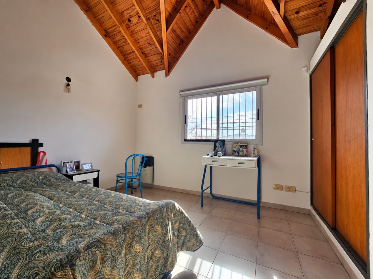 Triplex 4 Amb con Parque y Cochera en Ituzaingo Apto Credito Hipotecario