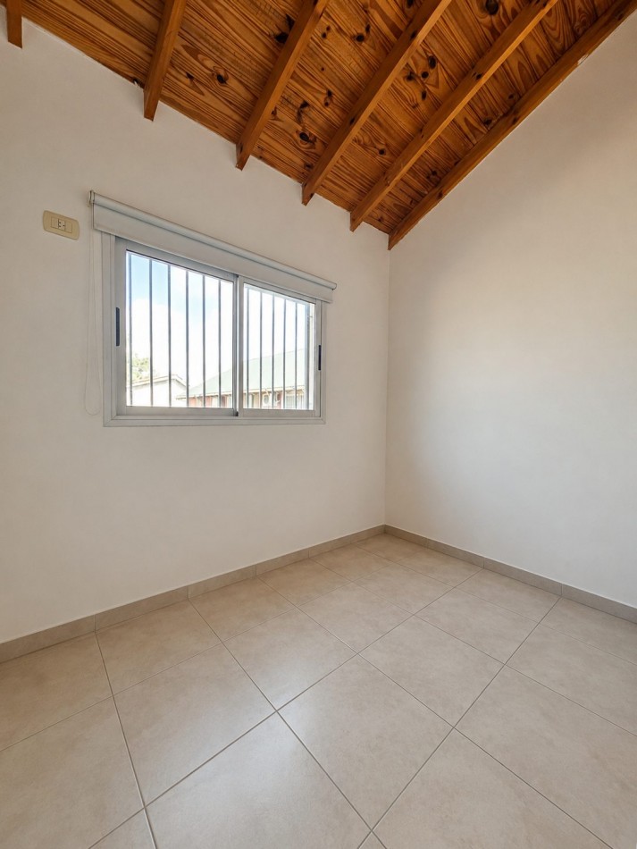 Triplex 4 Amb con Parque y Cochera en Ituzaingo Apto Credito Hipotecario