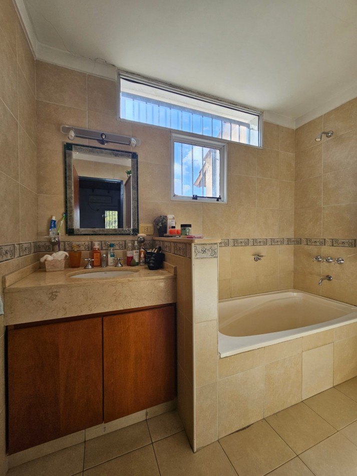 Triplex 4 Amb con Parque y Cochera en Ituzaingo Apto Credito Hipotecario