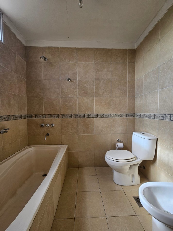 Triplex 4 Amb con Parque y Cochera en Ituzaingo Apto Credito Hipotecario