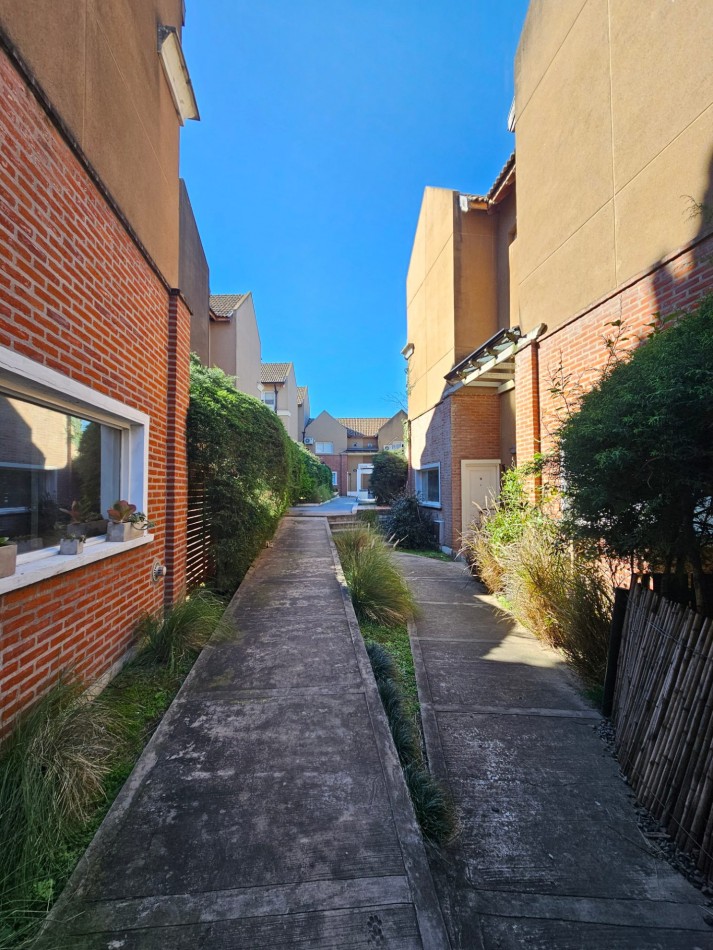 Triplex 4 Amb En Ituzaingo Norte Apto Credito Hipotecario