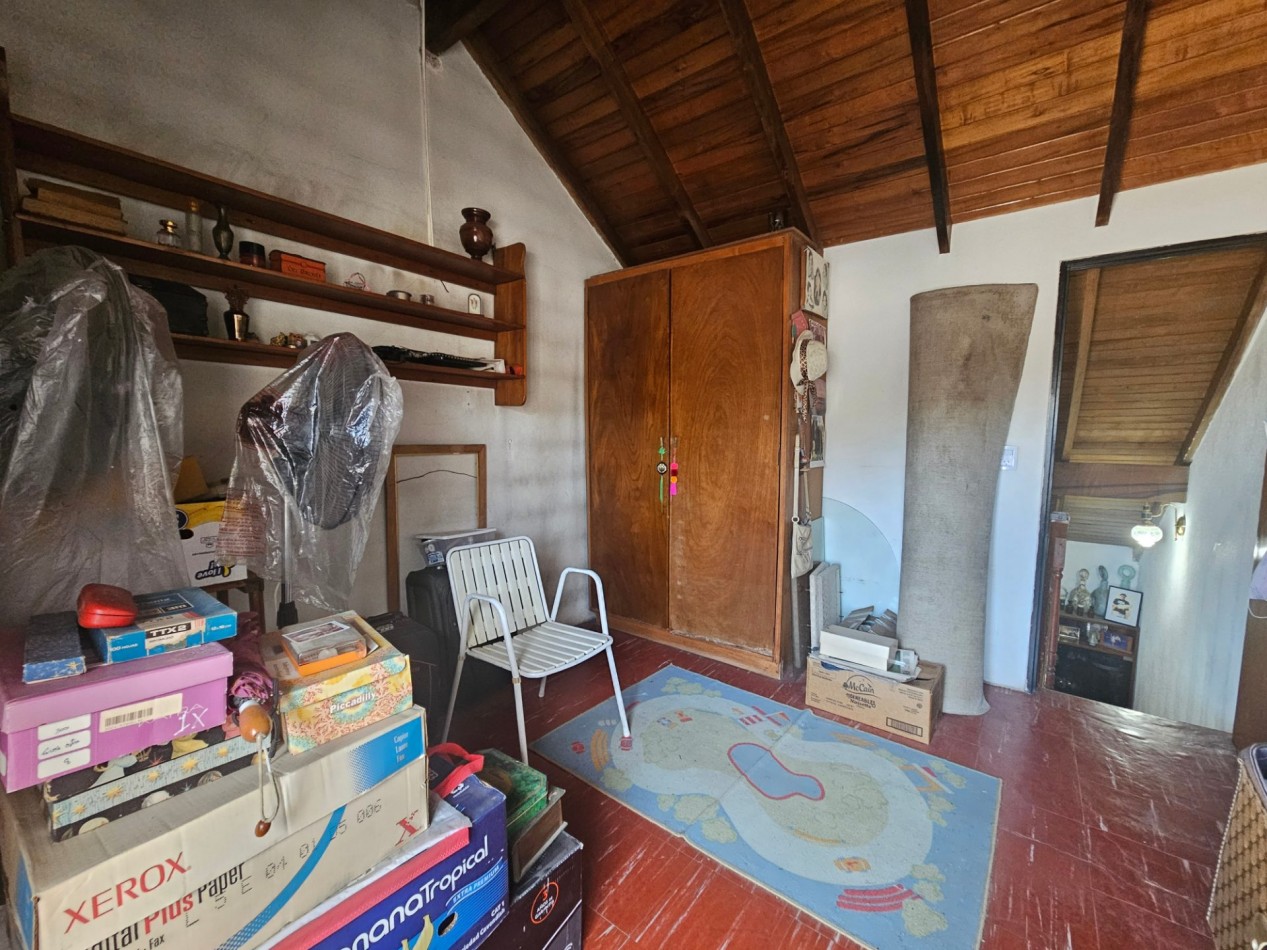 PH tipo casa de 4 ambientes con entrada independiente, cochera y amplio patio en Castelar Norte