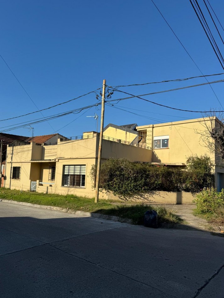 Casa 5 Amb a Refaccionar en Castelar Norte
