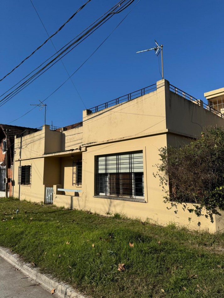 Casa 5 Amb a Refaccionar en Castelar Norte
