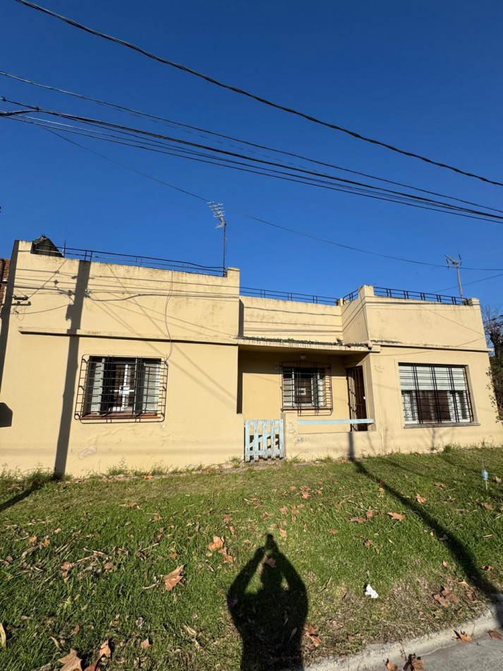 Casa 5 Amb a Refaccionar en Castelar Norte